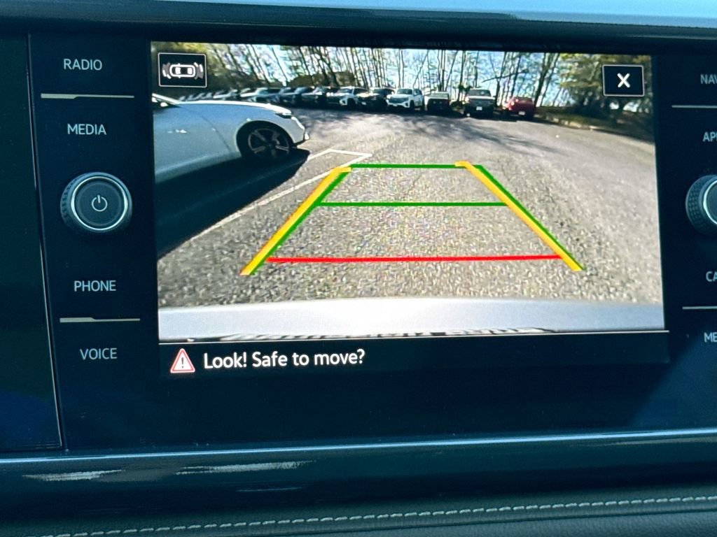 Used 2024 Volkswagen Taos SEL image 15