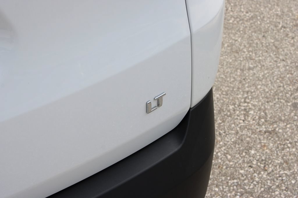 Used 2022 Chevrolet Traverse LT FWD image 34