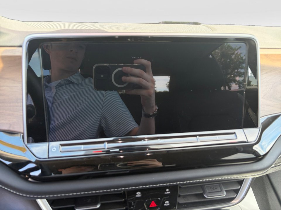 Used 2024 Volkswagen Atlas SE AWD/4WD image 21