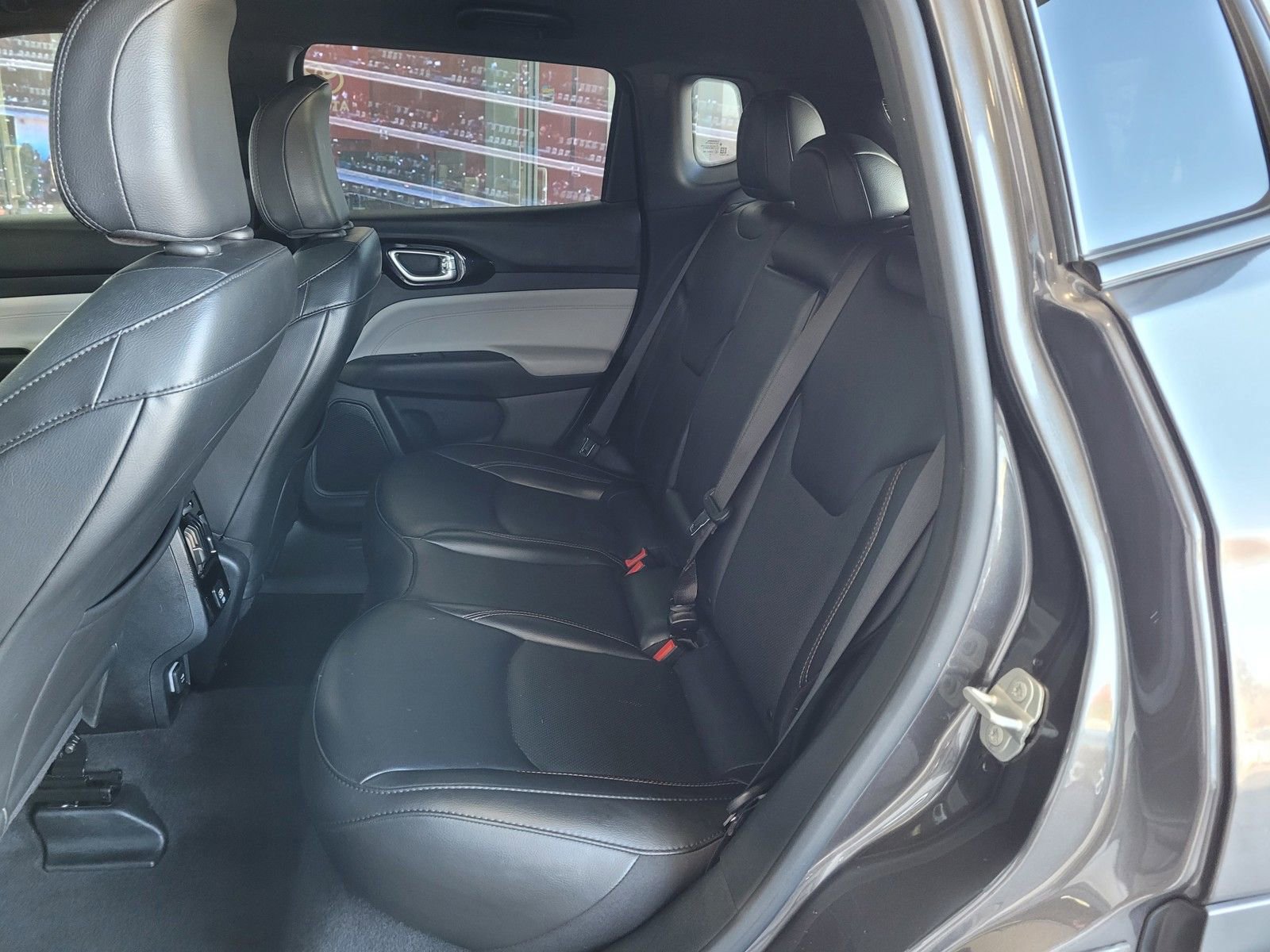 Used 2023 Jeep Compass Limited image 12