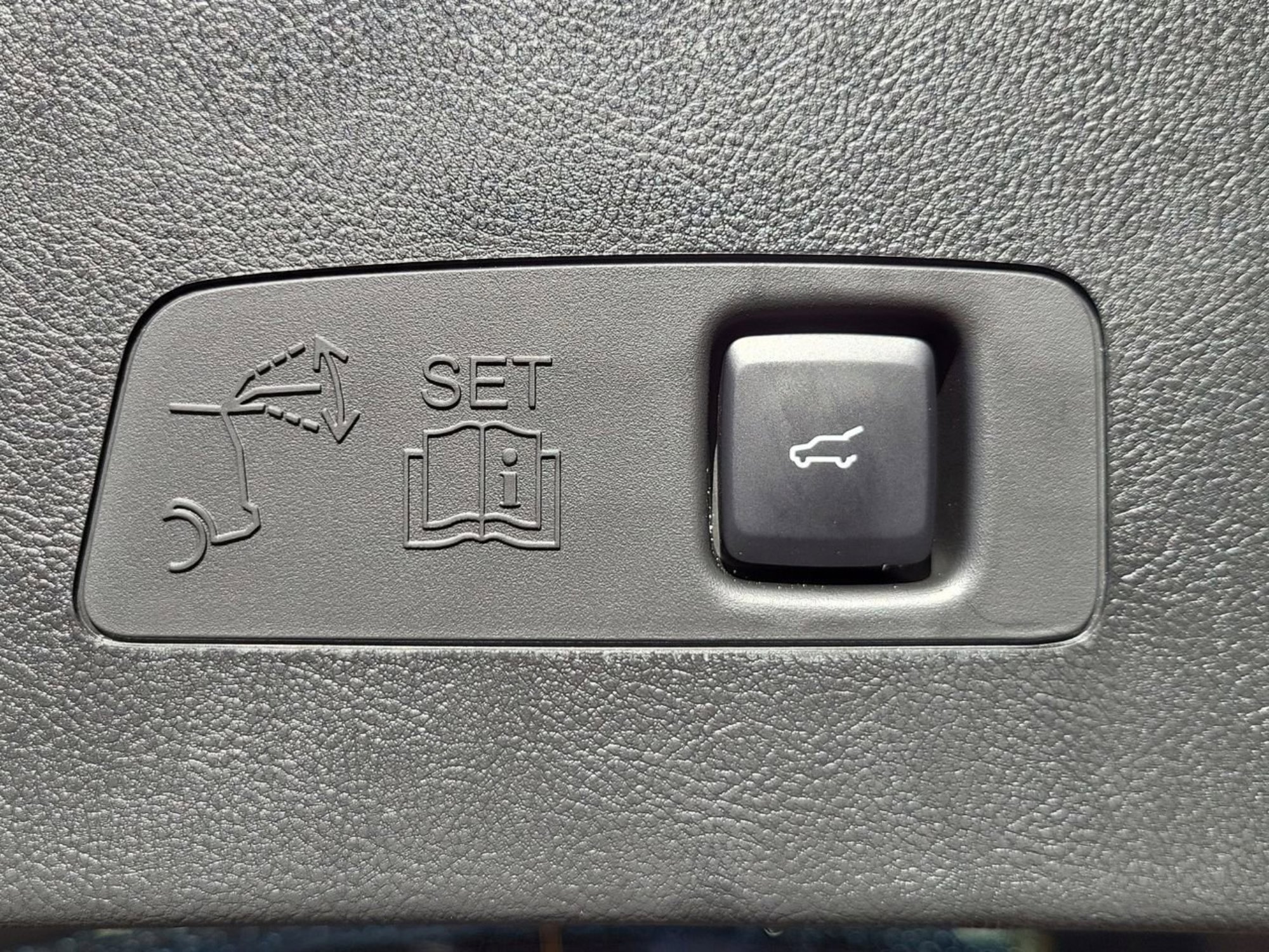 Used 2025 Lincoln Corsair Grand Touring w/ Equipment Group 302A image 8