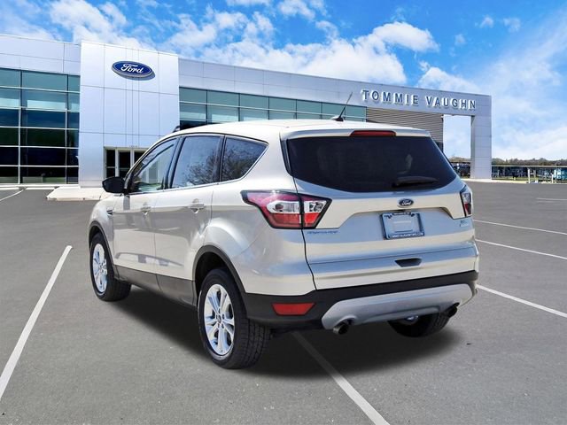 Used 2017 Ford Escape SE FWD image 2