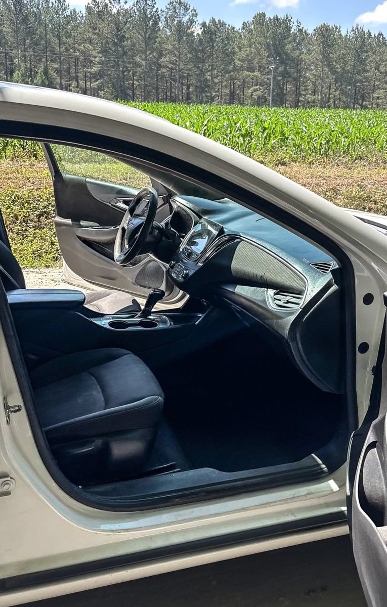 Used 2020 Chevrolet Malibu LT FWD image 15