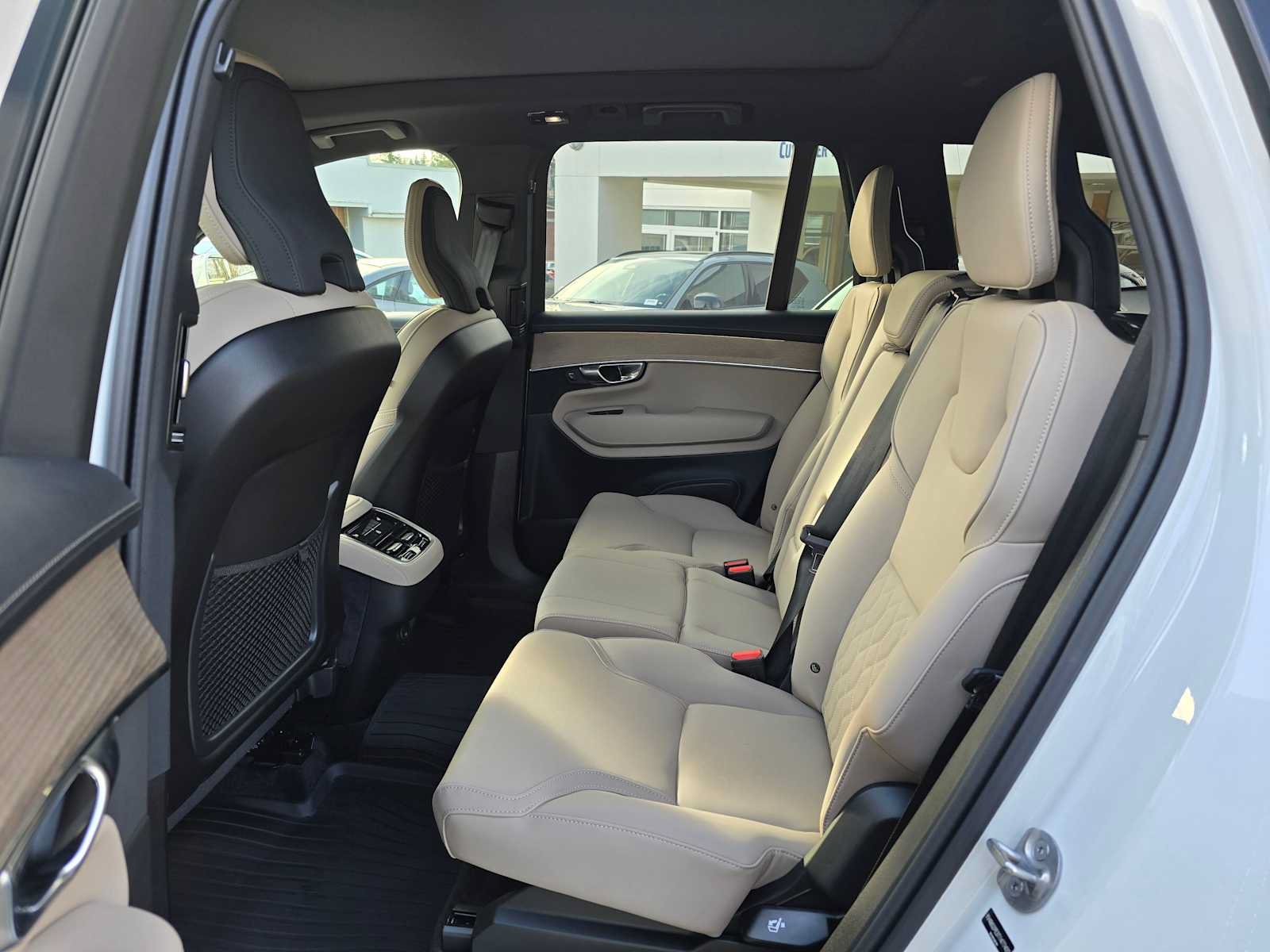 New 2026 Volvo XC90 B6 Plus w/ Protection Package Premier AWD/4WD image 24