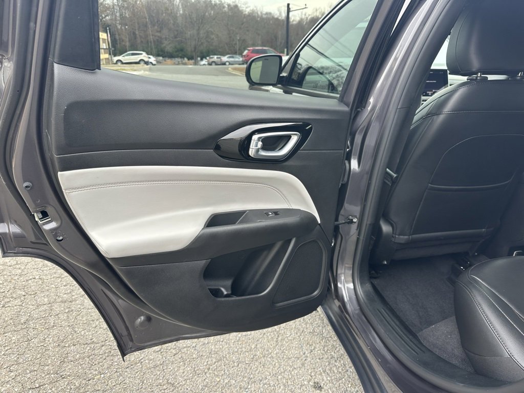 Used 2024 Jeep Compass Limited image 17