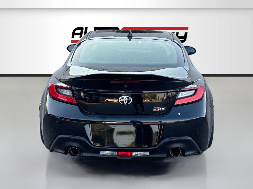 Used 2025 Toyota GR86 Premium w/ ALL Weather Mat Package (TMS) RWD image 6