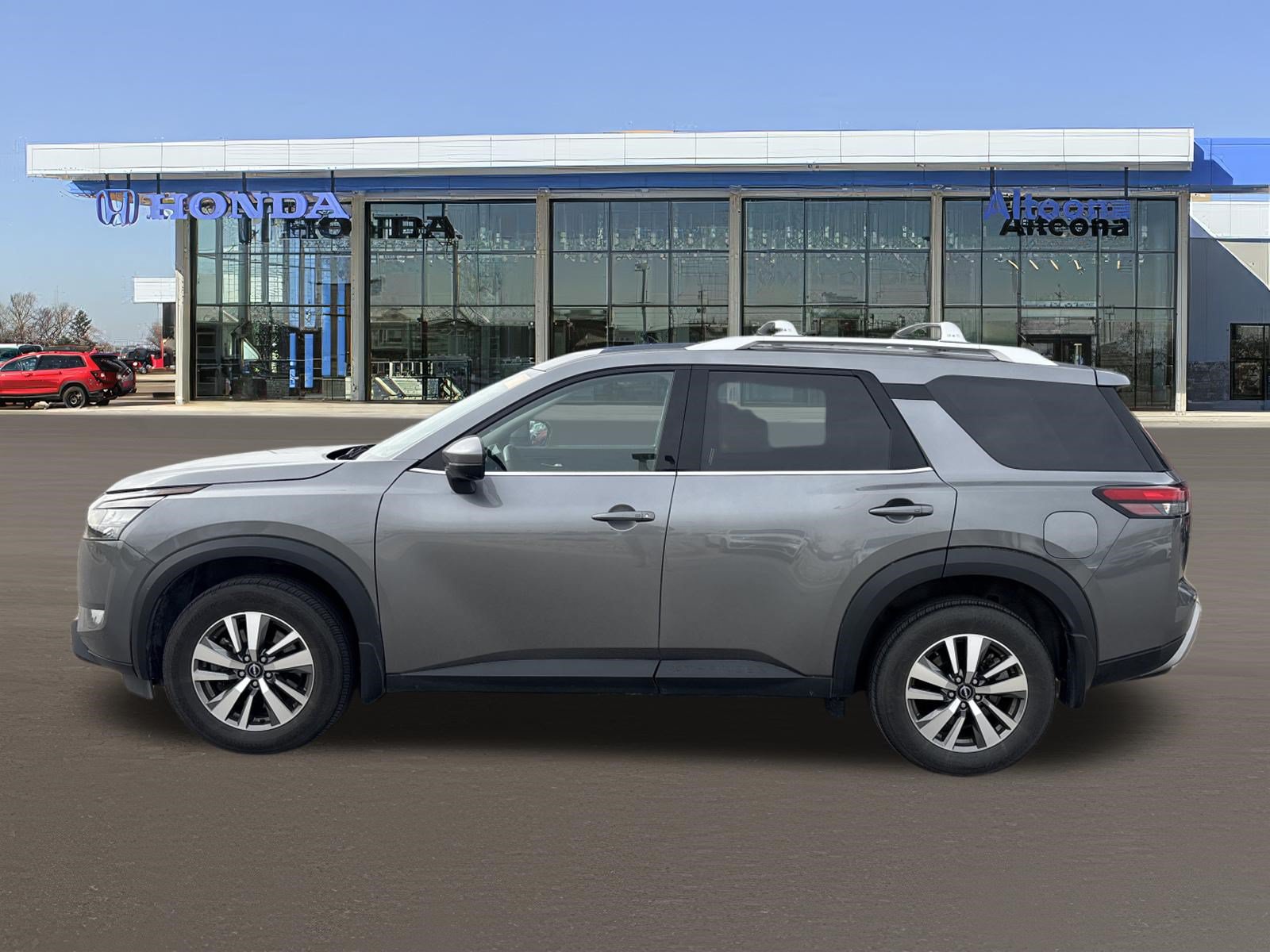 Used 2025 Nissan Pathfinder SL AWD/4WD image 2