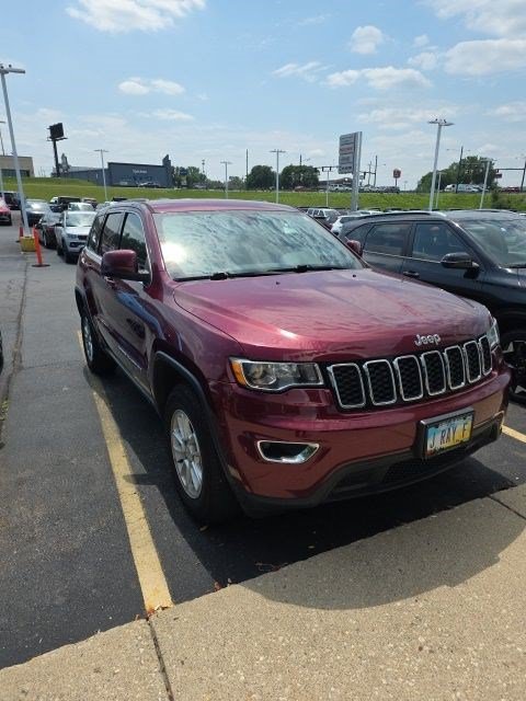 Used 2018 Jeep Grand Cherokee Laredo AWD/4WD image 2