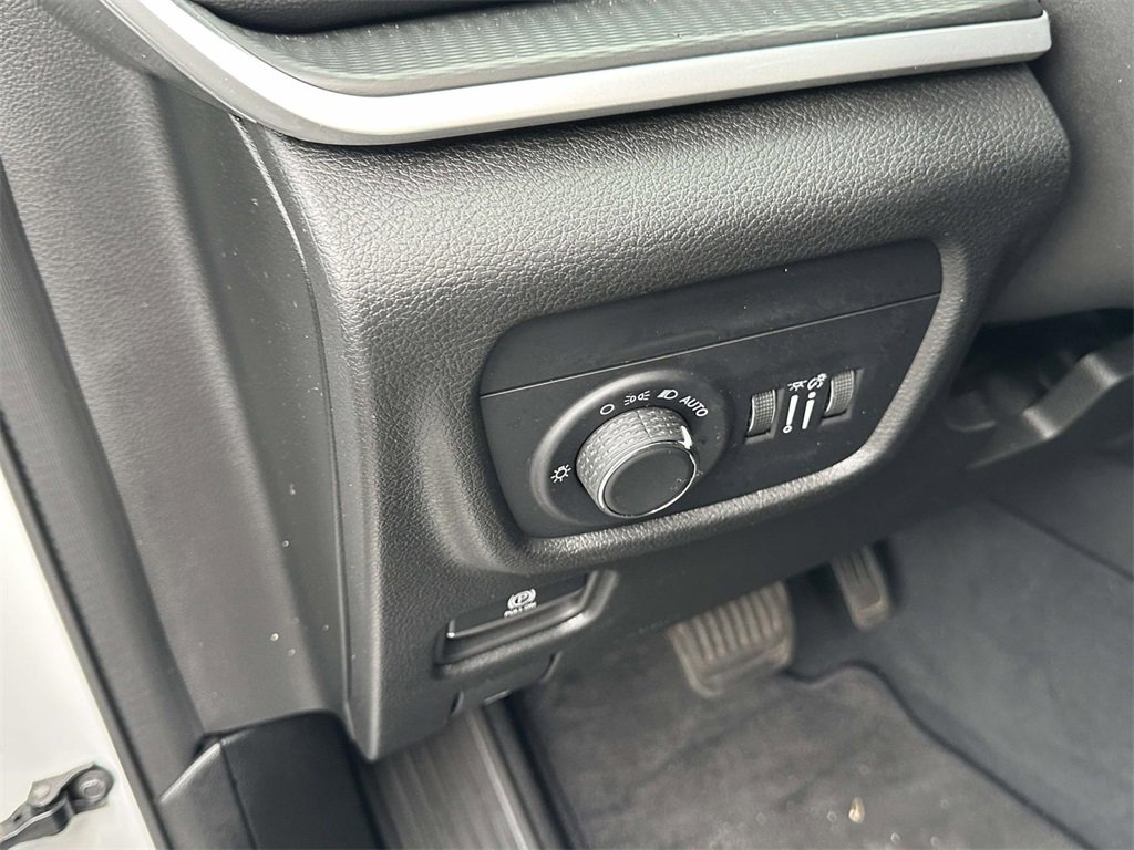 Certified 2023 Jeep Grand Cherokee L Laredo image 20