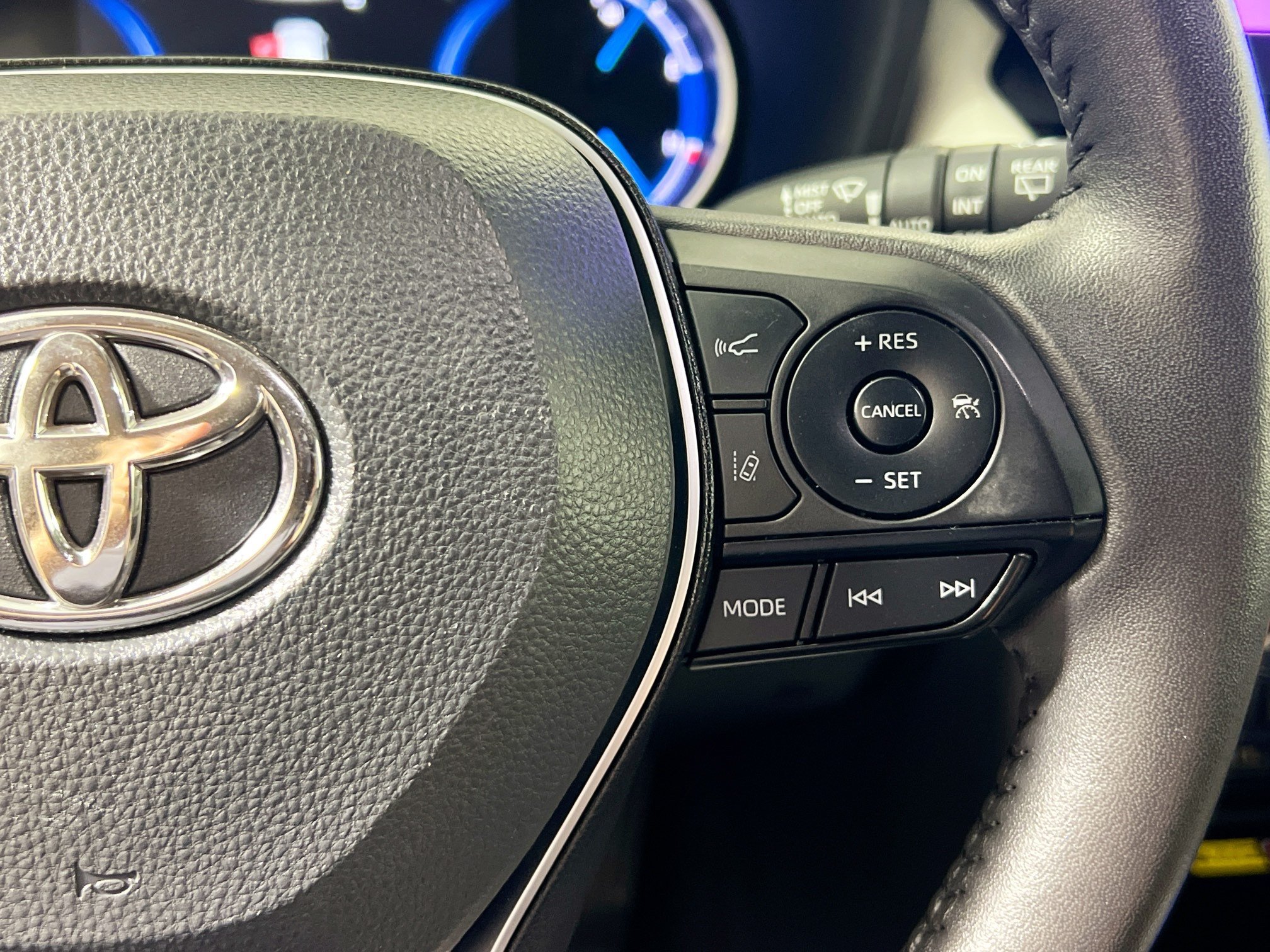 Used 2025 Toyota RAV4 XLE Premium w/ Weather Package AWD/4WD image 19