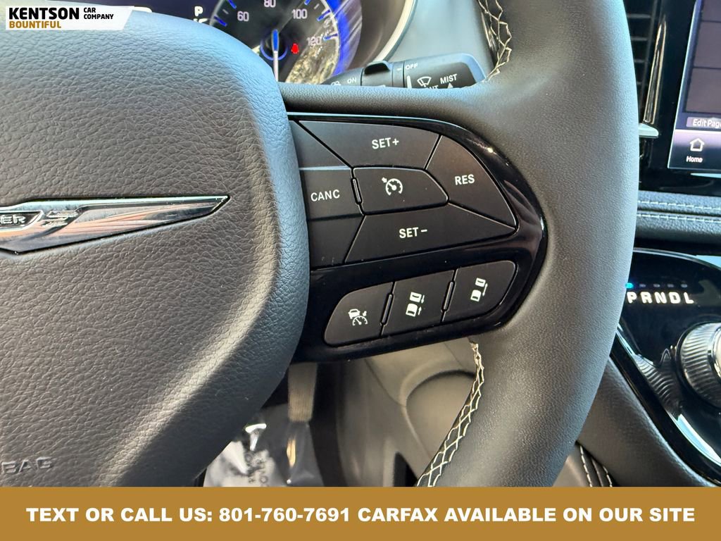 Used 2025 Chrysler Pacifica Limited image 17