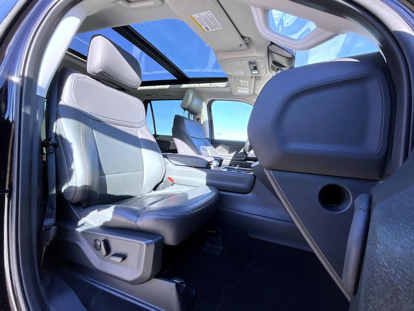 Used 2025 Ford Expedition Active AWD/4WD image 16