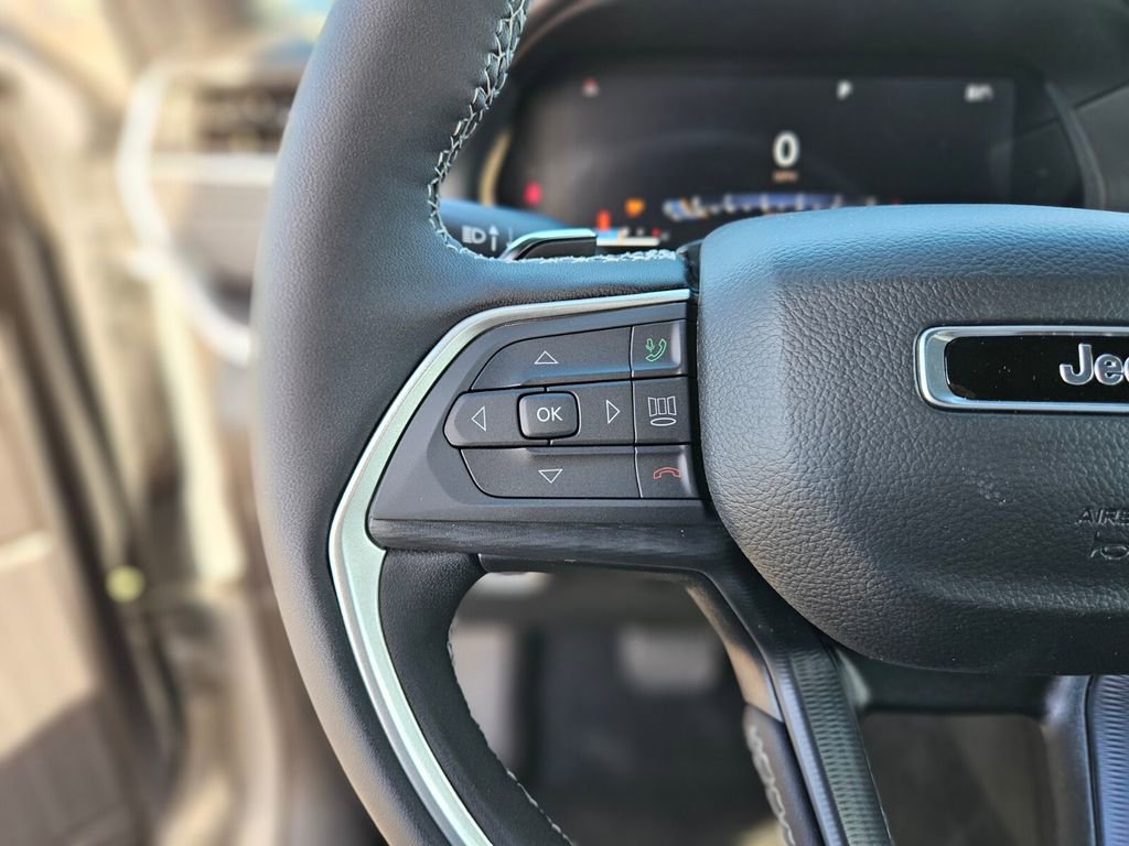 New 2025 Jeep Grand Cherokee Altitude image 26