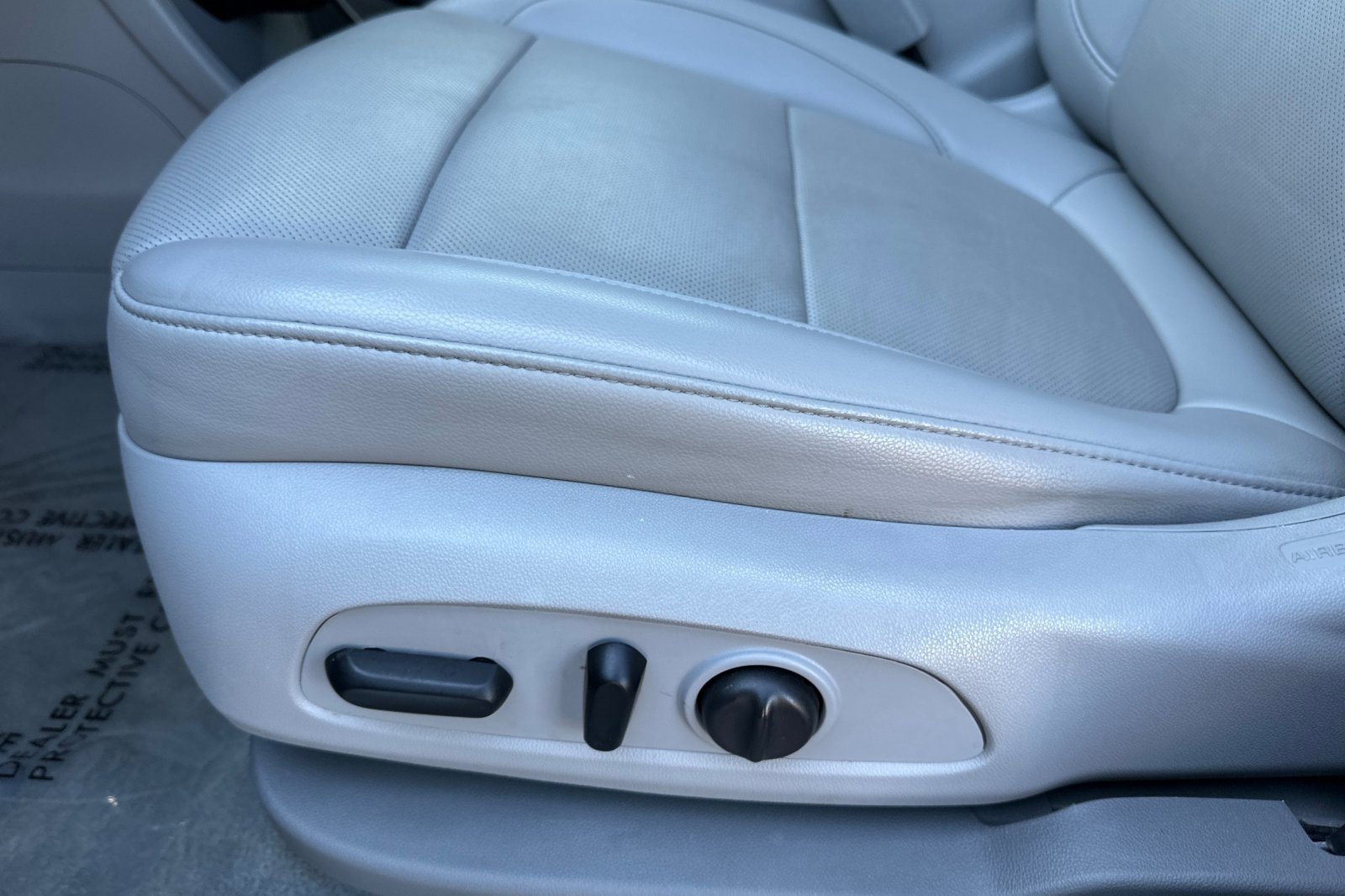 Used 2023 GMC Acadia SLT image 13