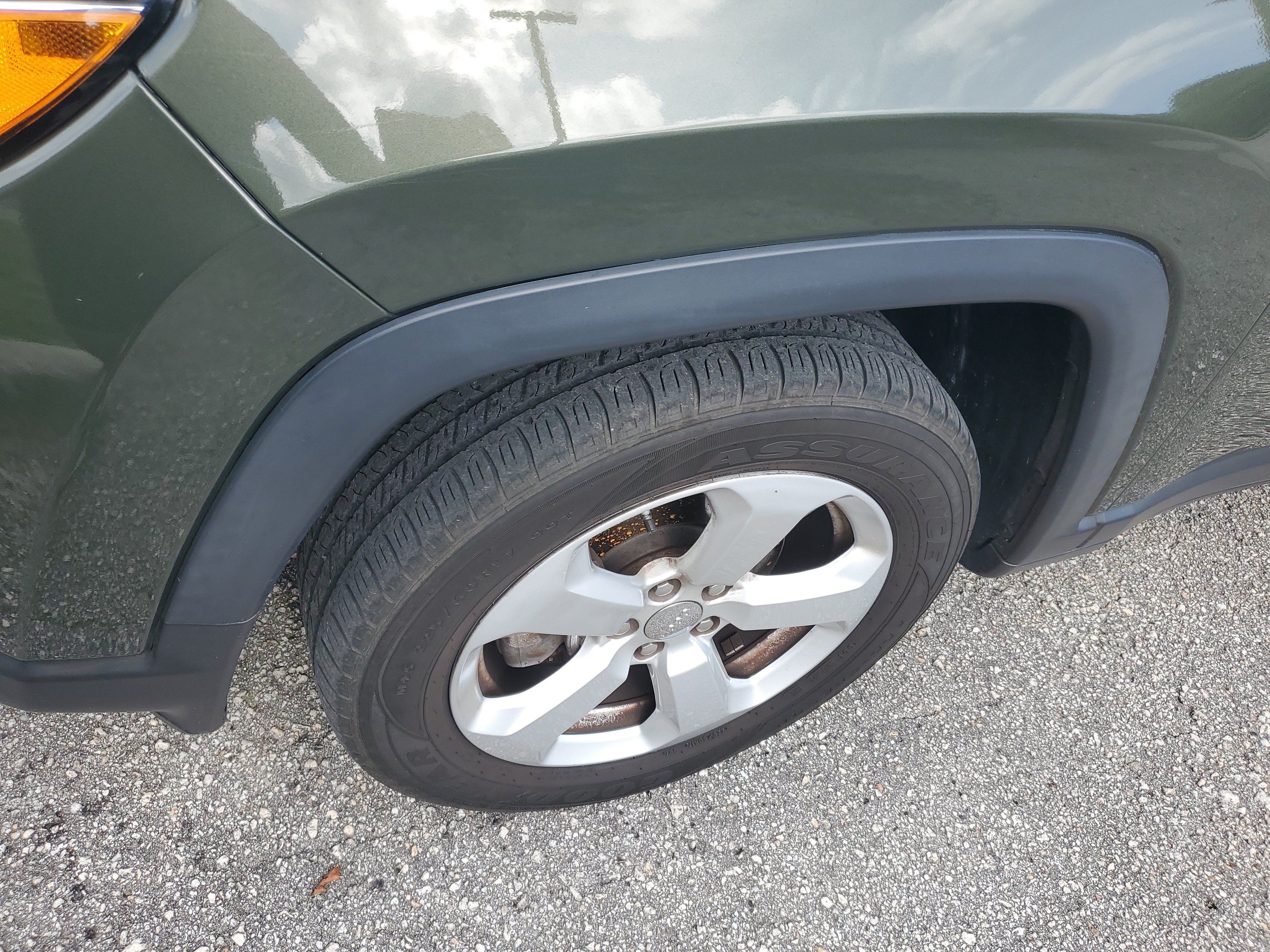 Used 2018 Jeep Compass Latitude w/ Safe & Security Group FWD image 5