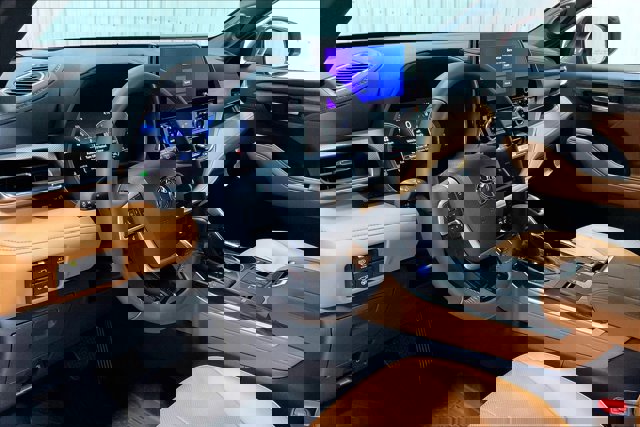 Used 2026 Toyota Highlander Platinum image 8