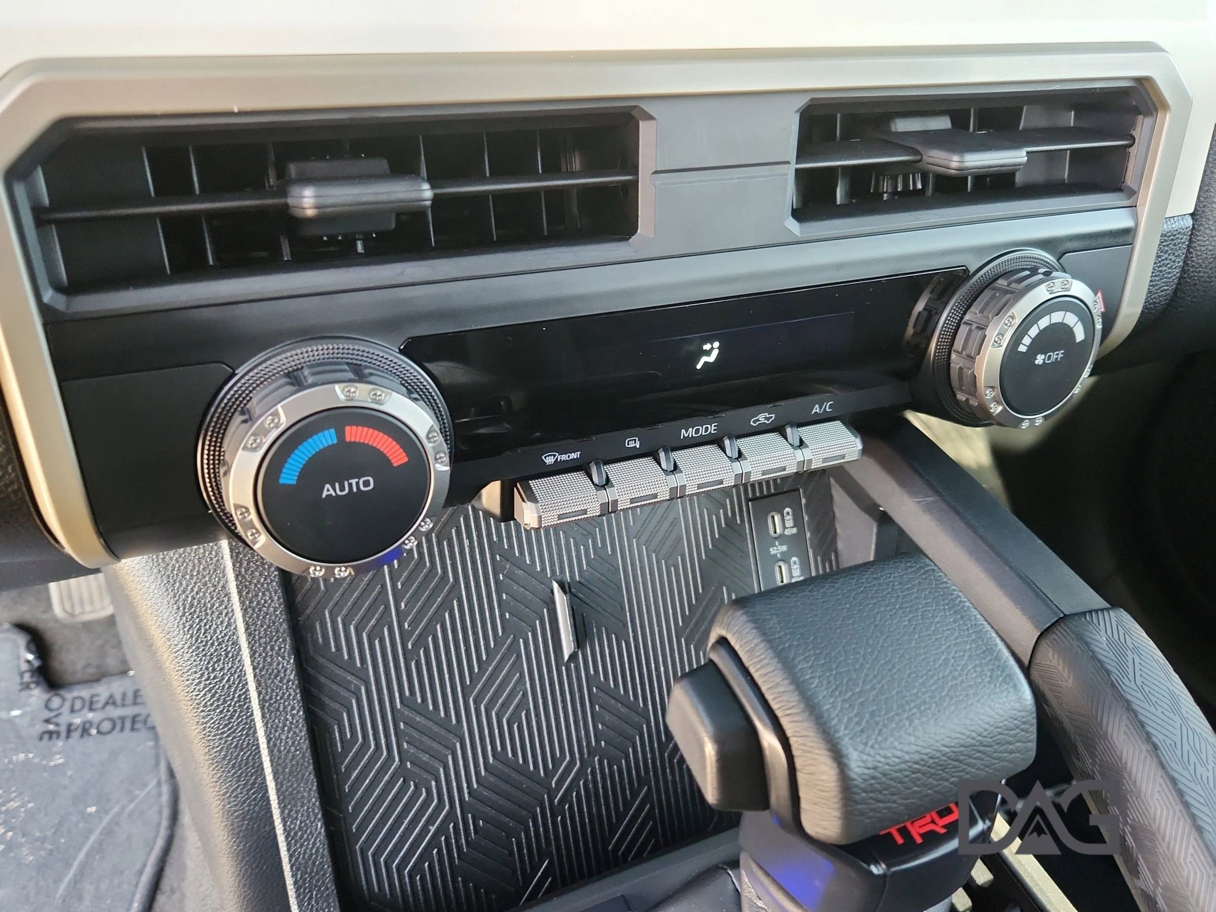 Used 2024 Toyota Tacoma TRD Off-Road image 34