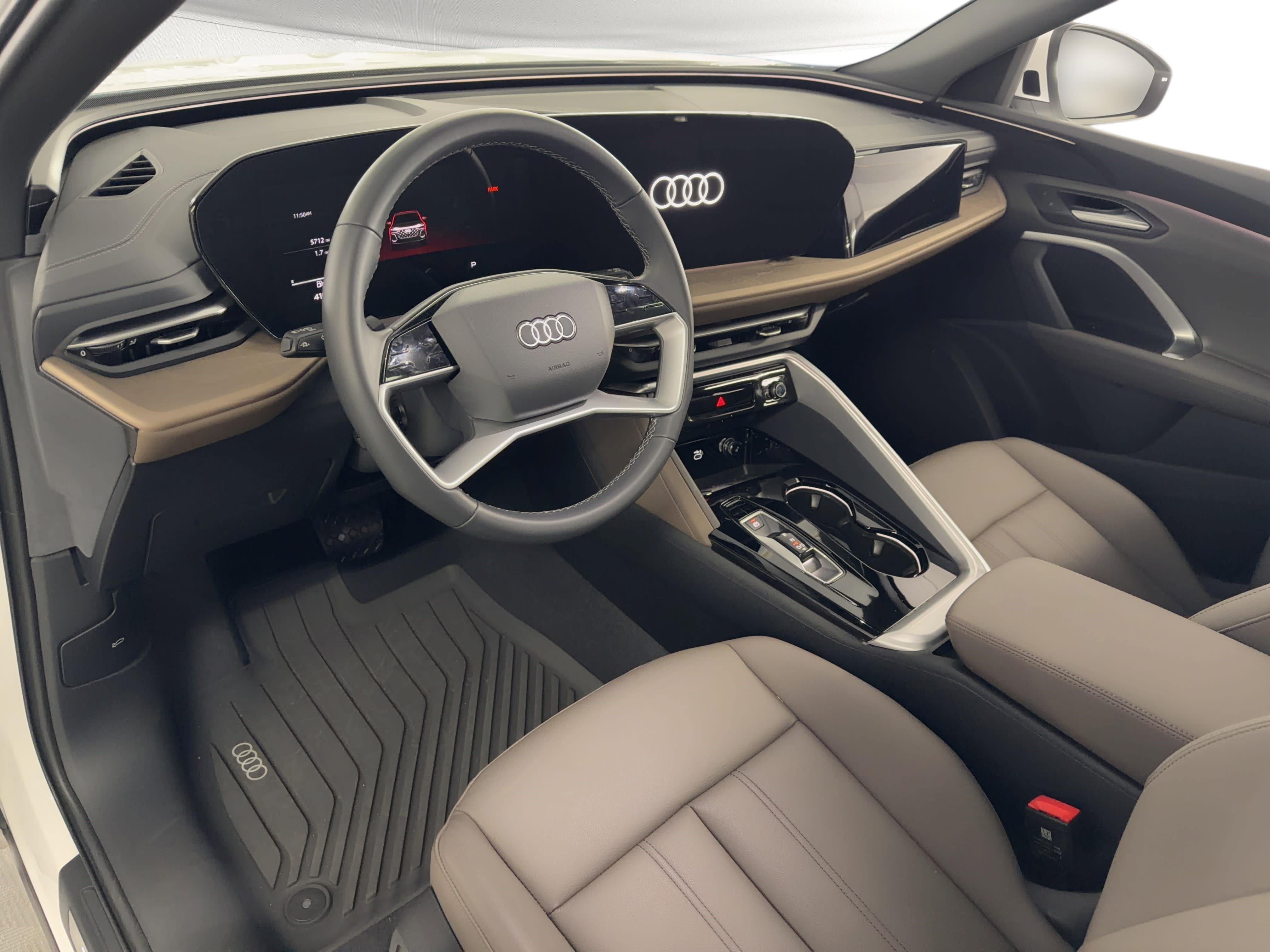 Used 2025 Audi Q5 Premium w/ Convenience Package AWD/4WD image 4