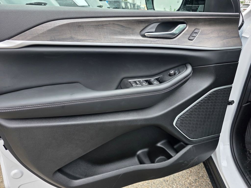 New 2026 Jeep Grand Cherokee Limited w/ Limited Altitude Package image 8