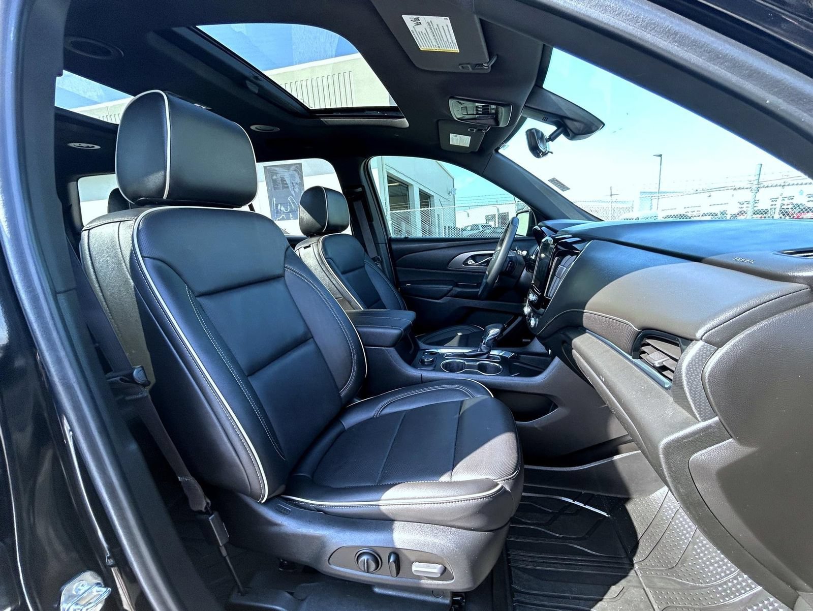 Certified 2023 Chevrolet Traverse Premier w/ Redline Edition AWD/4WD image 17