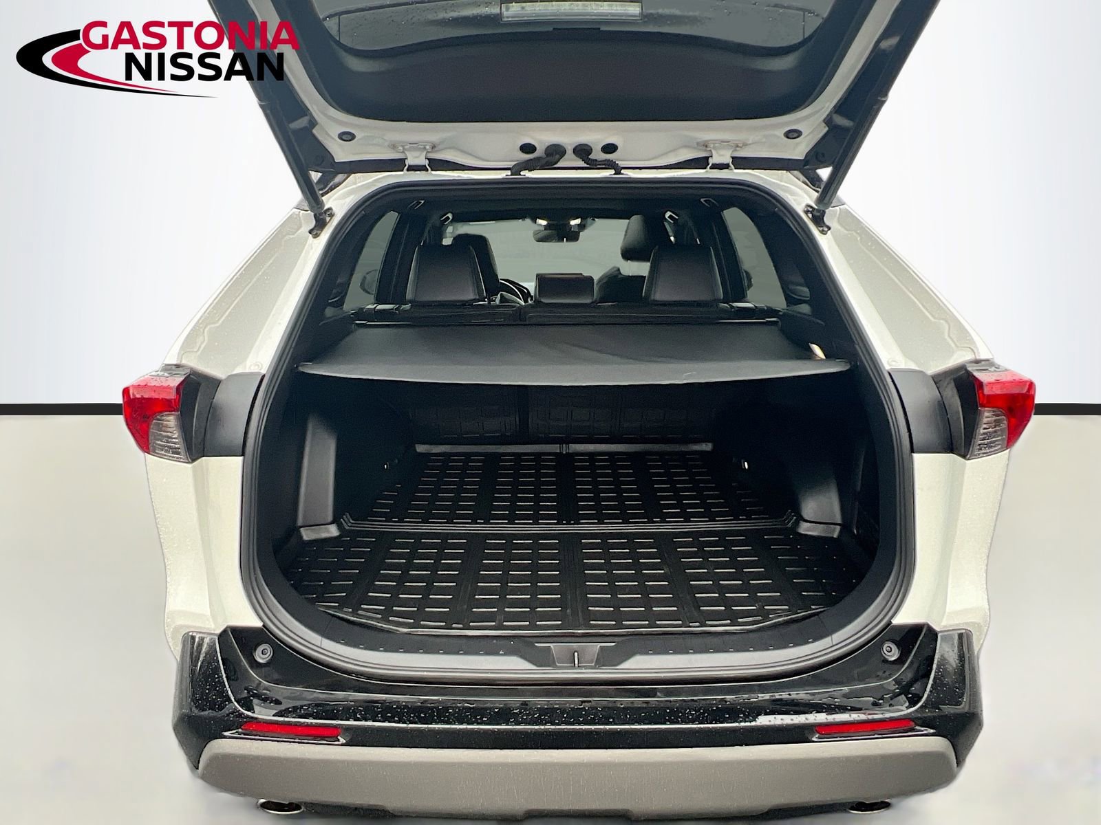 Used 2022 Toyota RAV4 XSE image 36