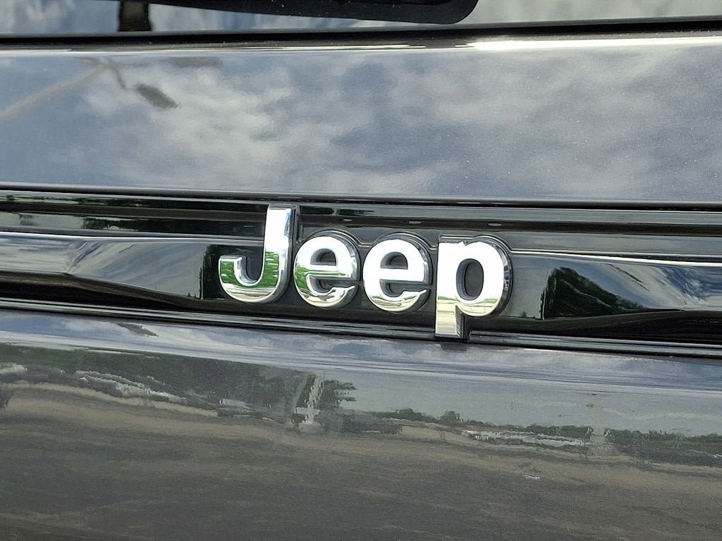 Used 2024 Jeep Grand Cherokee Laredo X AWD/4WD image 31