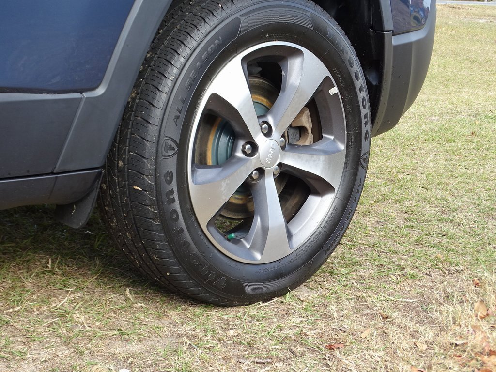 Used 2020 Jeep Cherokee Limited image 31