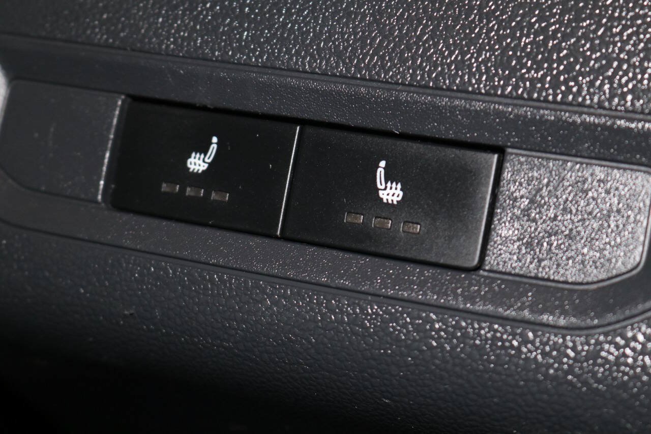 Used 2019 Volkswagen Jetta SE w/ Cold Weather Package FWD image 59