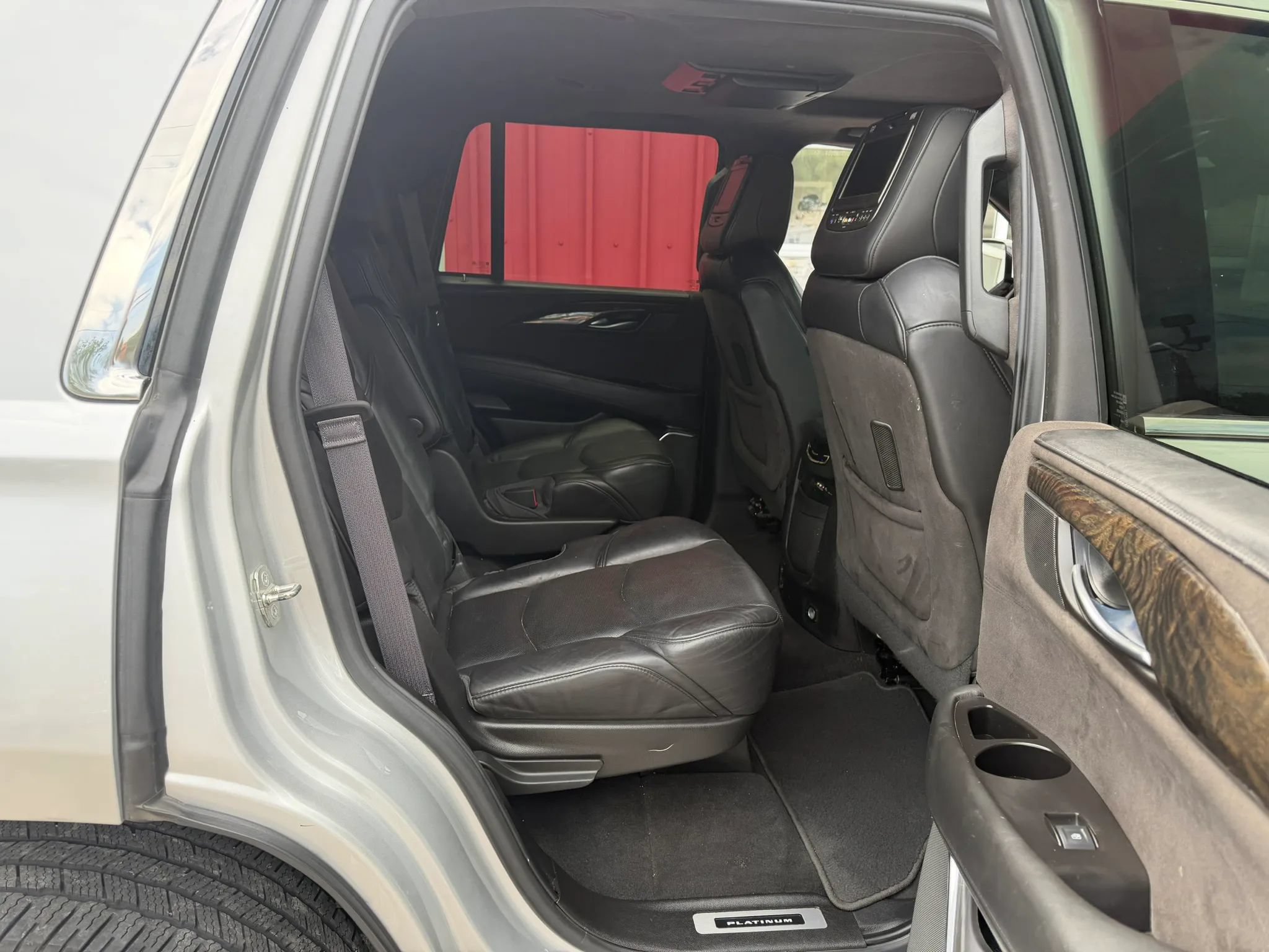 Used 2016 Cadillac Escalade Platinum AWD/4WD image 16