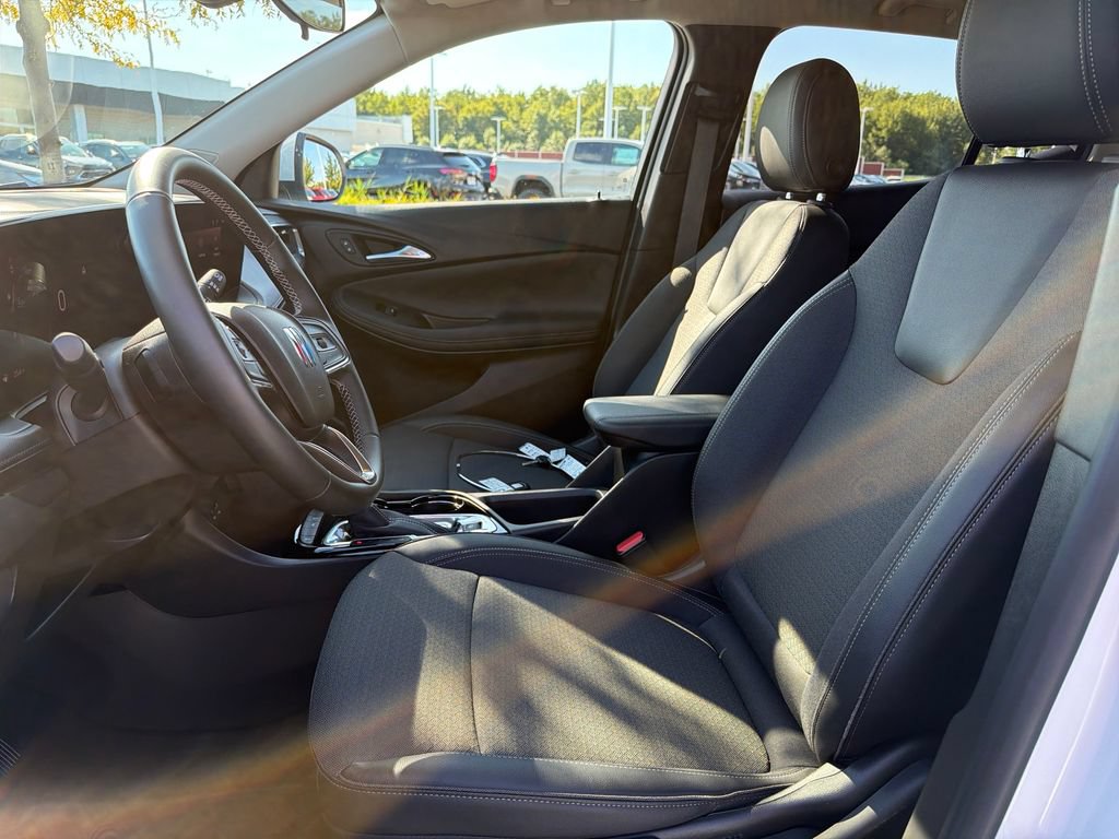 Certified 2024 Buick Encore GX Preferred FWD image 11