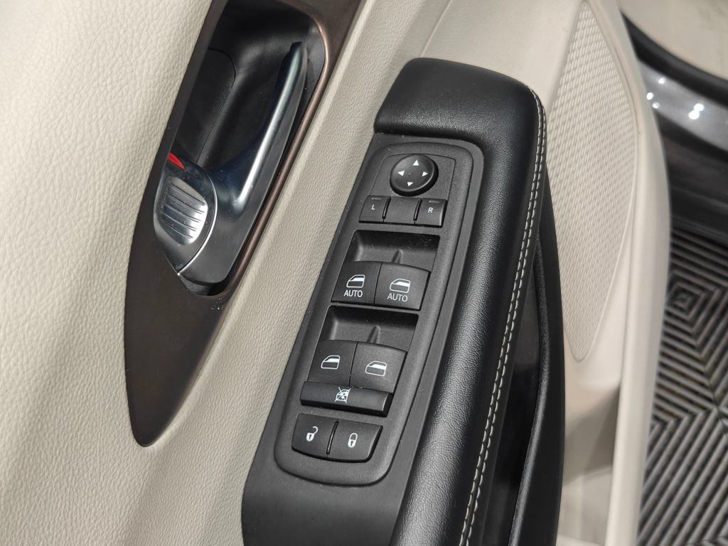 Used 2023 Chrysler Voyager LX FWD image 50