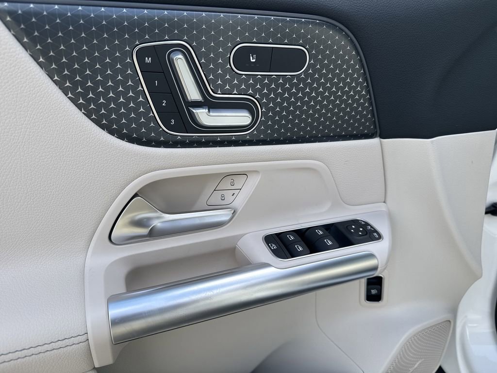 New 2025 Mercedes-Benz GLA 250 4MATIC image 15