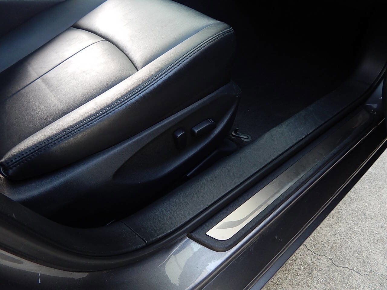 Used 2015 INFINITI Q50 Premium w/ Navigation Package RWD image 28