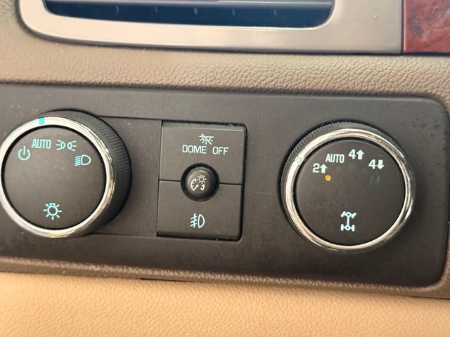 Used 2013 Chevrolet Avalanche LTZ AWD/4WD image 11