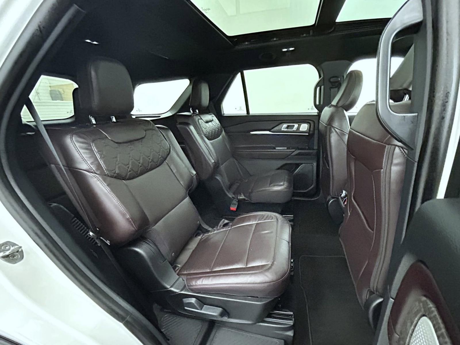 Used 2025 Ford Explorer Platinum w/ LUX Leather Package image 18