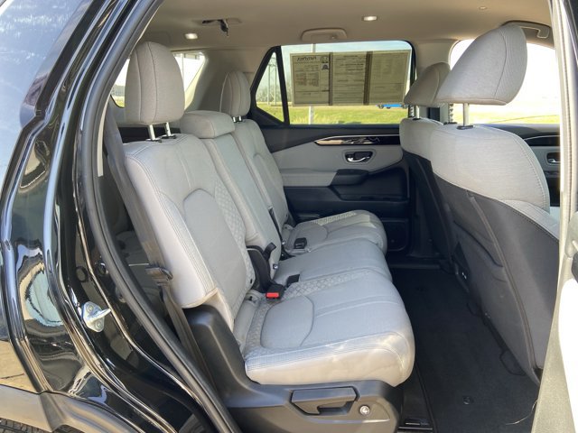 Used 2023 Honda Pilot LX image 13
