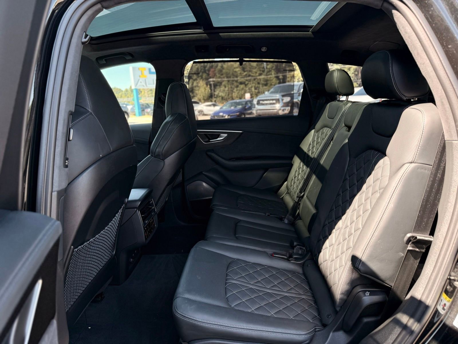 Used 2023 Audi SQ7 Prestige w/ Prestige Package image 20