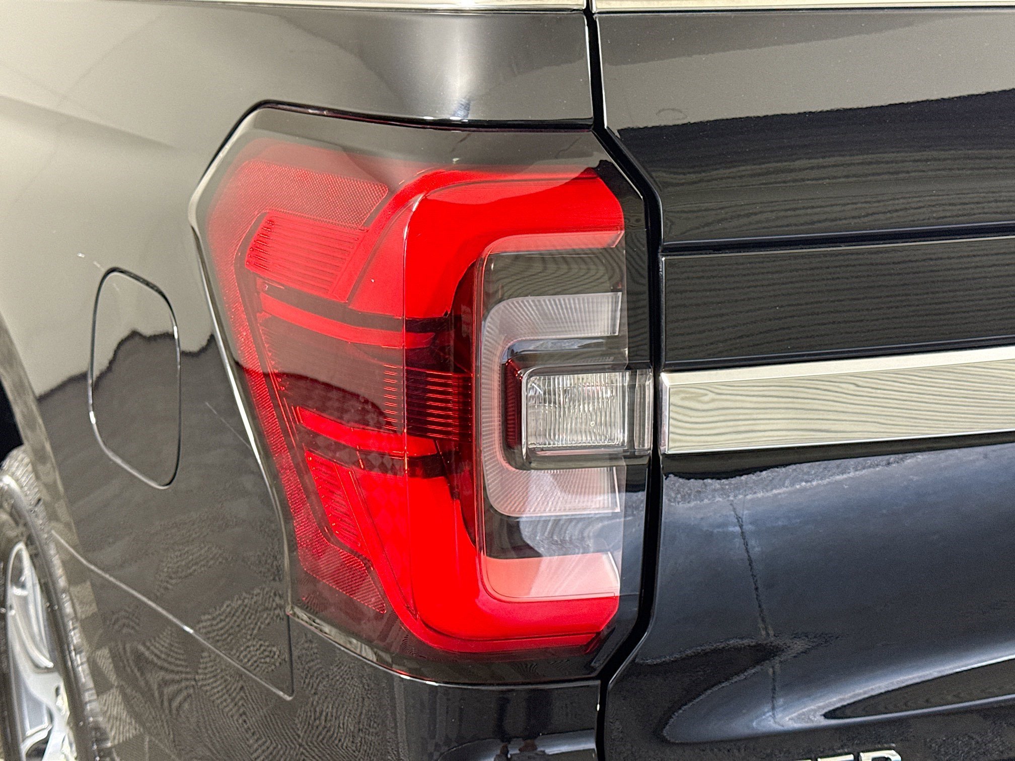 Used 2023 Ford Expedition Limited AWD/4WD image 36