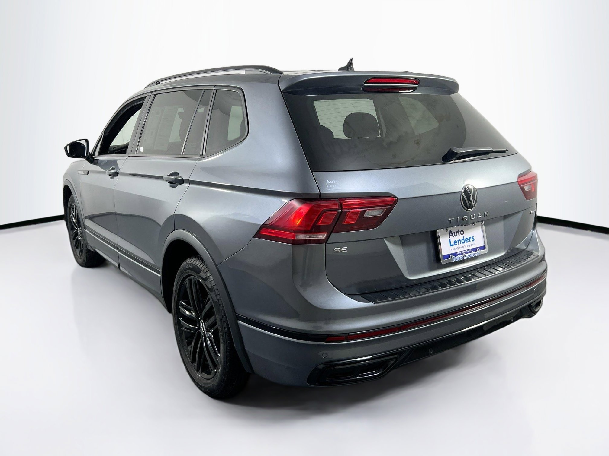 Used 2022 Volkswagen Tiguan SE R-Line image 7