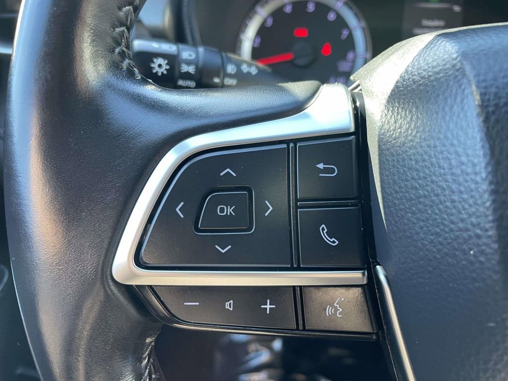 Used 2021 Toyota Highlander LE image 30