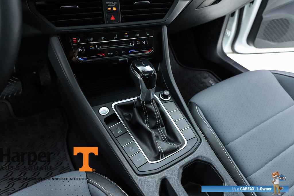 Used 2025 Volkswagen Jetta SE w/ Sunroof Package image 24