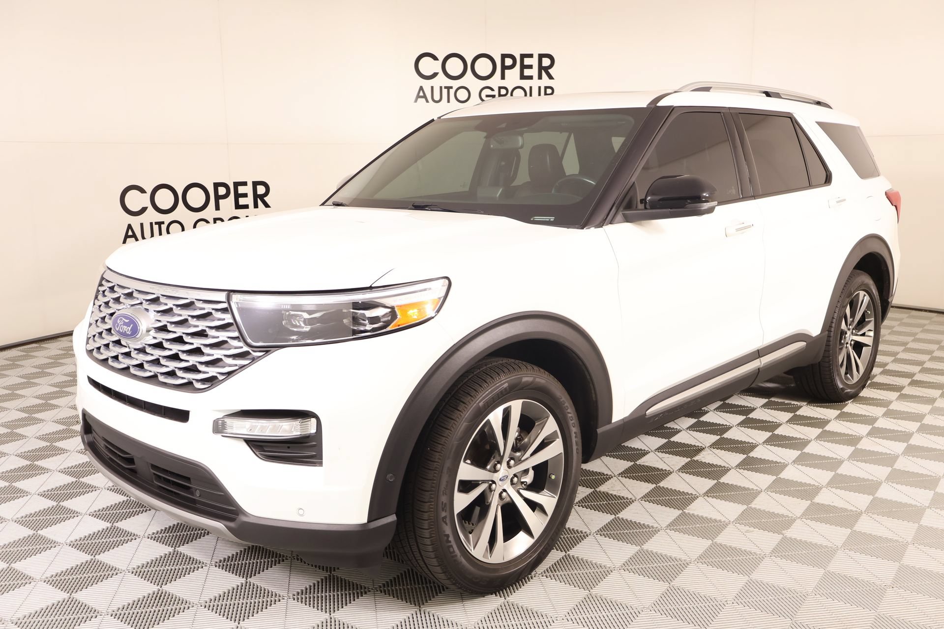 Used 2020 Ford Explorer Platinum w/ Premium Technology Package AWD/4WD image 11