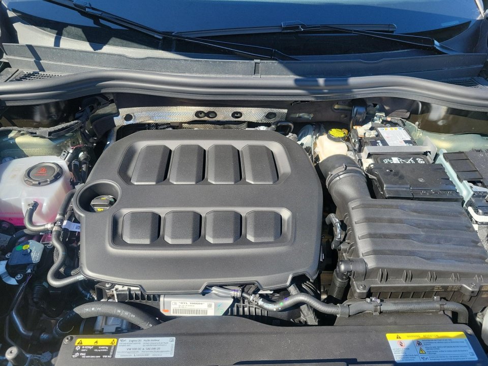 New 2026 Volkswagen Tiguan SE R-Line FWD image 16