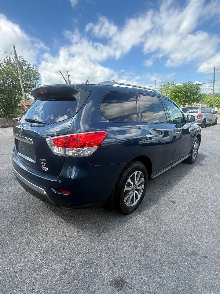 Used 2013 Nissan Pathfinder SV AWD/4WD image 4