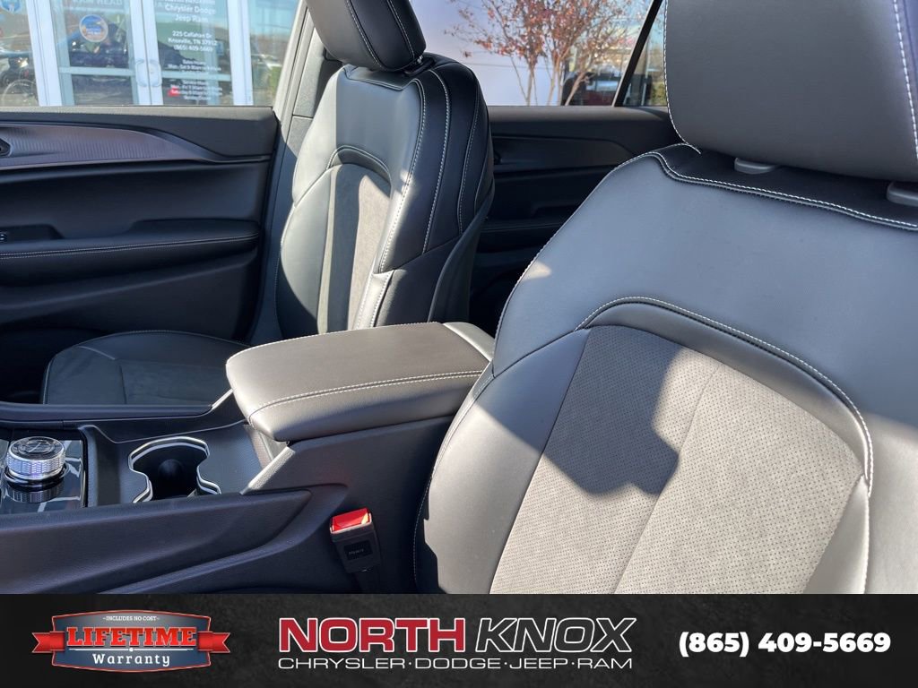 New 2025 Jeep Grand Cherokee L Altitude image 4