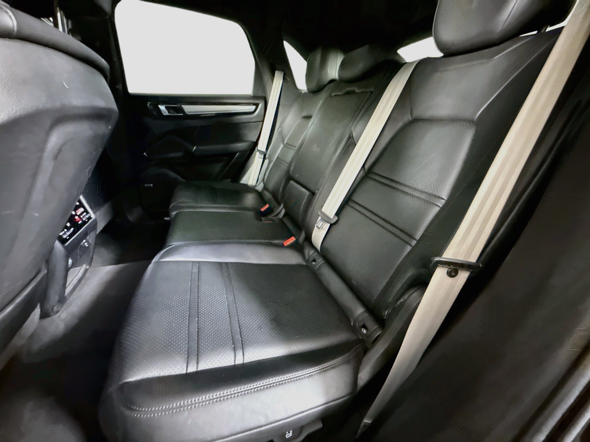 Used 2023 Porsche Cayenne Platinum Edition AWD/4WD image 25