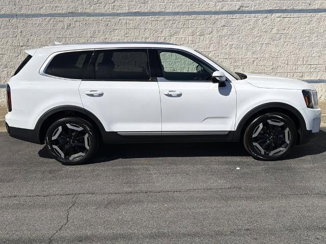 Used 2023 Kia Telluride EX w/ EX Captain's Chair Package image 8