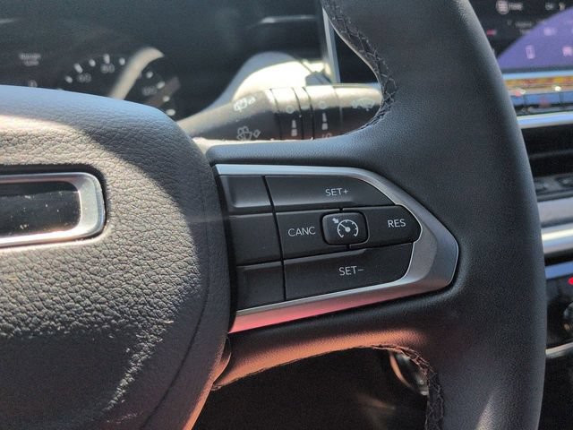 Used 2024 Jeep Compass Latitude w/ Convenience Group AWD/4WD image 14