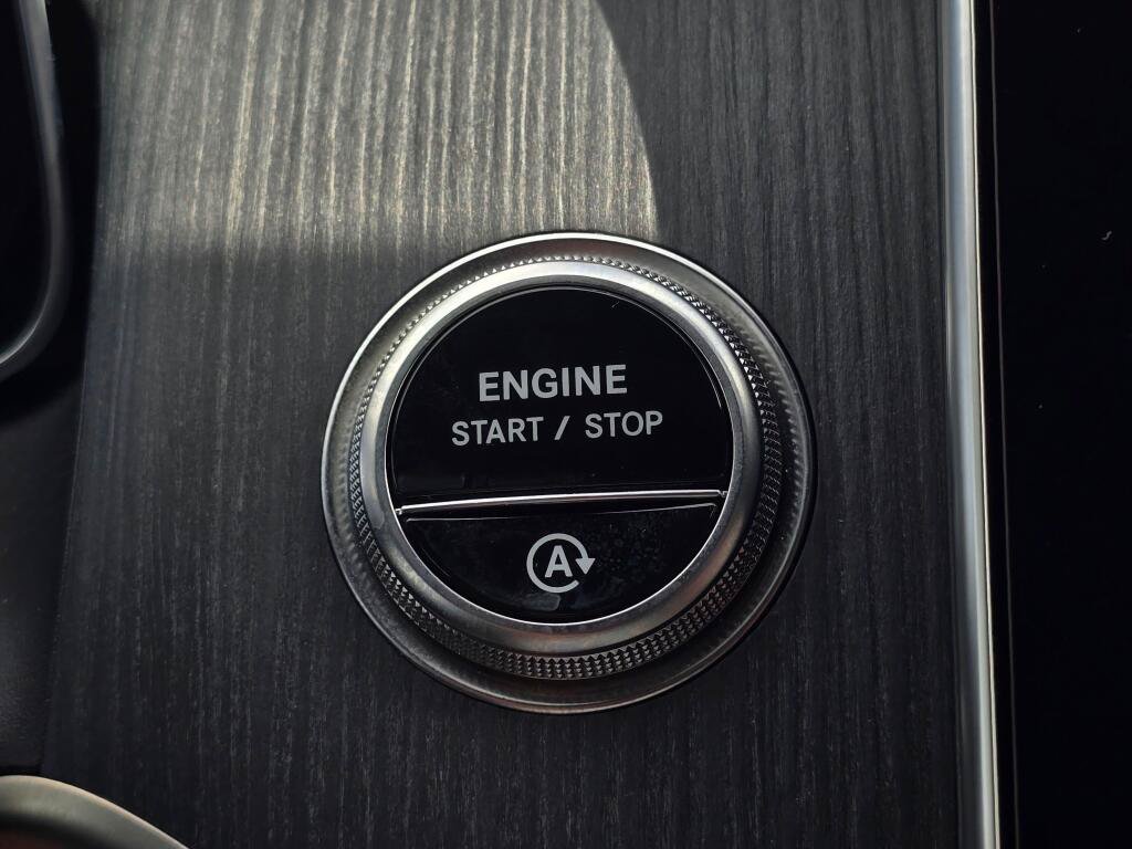 Used 2025 Mercedes-Benz GLC 300 4MATIC image 42