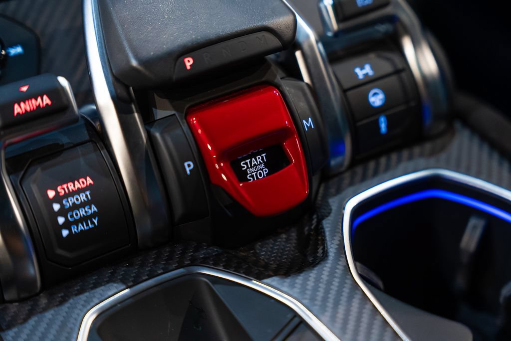 Used 2024 Lamborghini Urus Performante AWD/4WD image 26